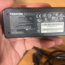 Genuine Toshiba Satellite C55-b5200 C55-b5201 AC Adapter Charger PA3917U-1ACA