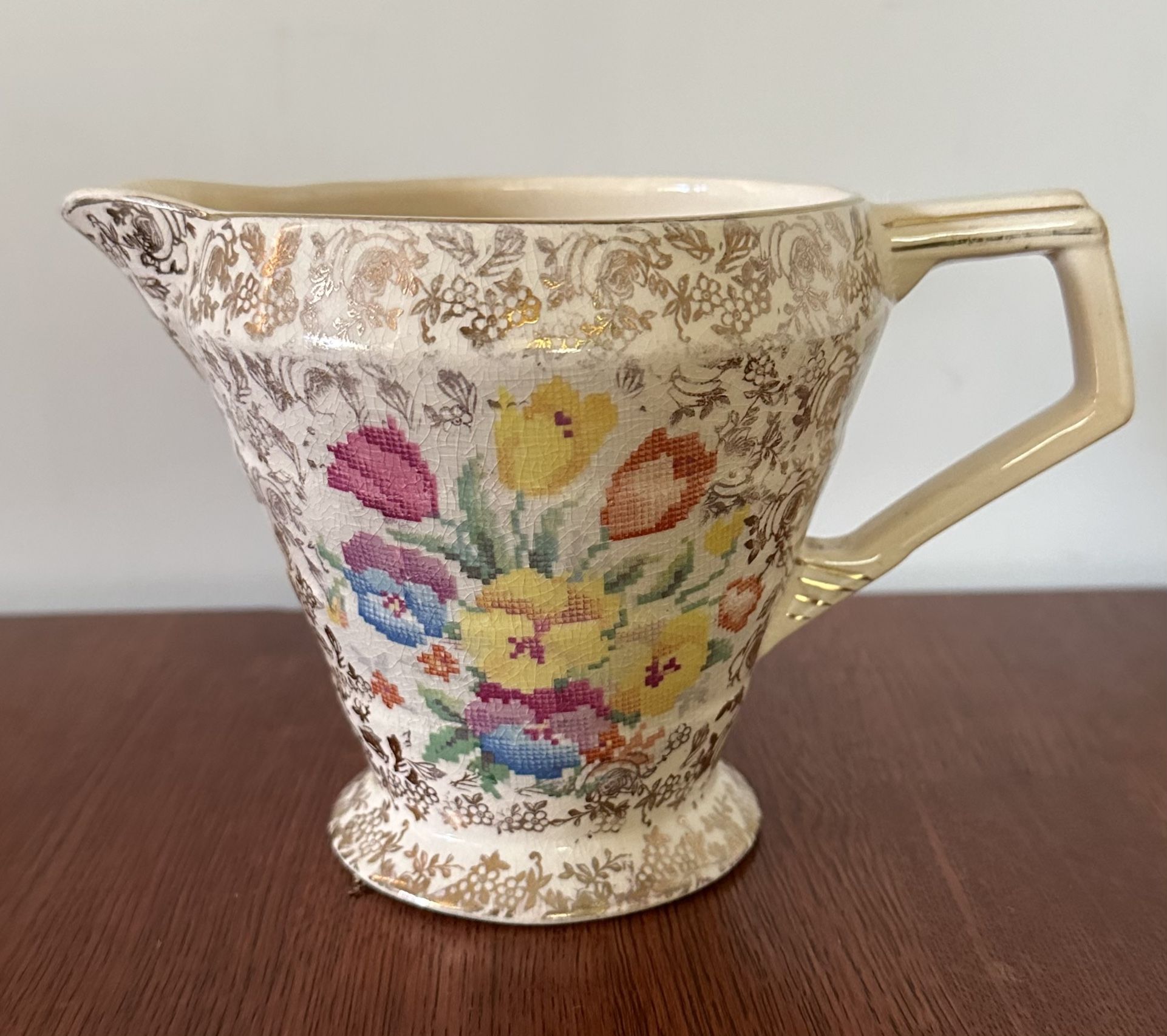 Vintage H K Tunstall Hollinshead Kirkham, England Old English Sampler Pitcher
