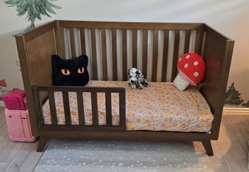 DaVinci Otto 3-in-1 crib with toddler conversion kit and mattress