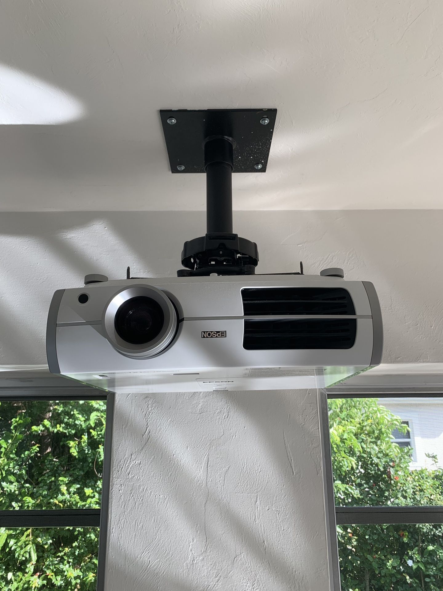 Epson projector 8350 Home Cinema & ceiling mount