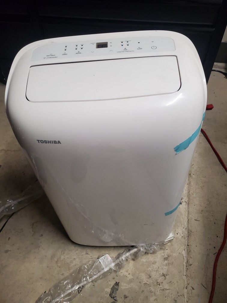 Toshiba 12,000 BTU (8,000 BTU DOE) Portable Air Conditioner 