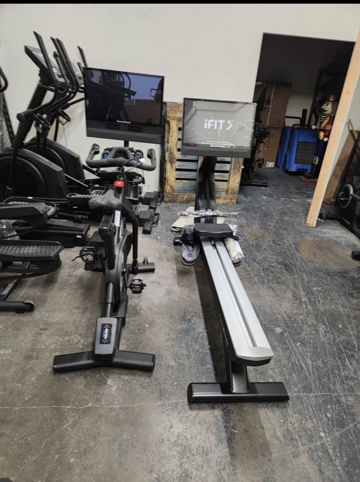 FULLERTON - Combo deal - Nordictrack X24 Bike + RW900 Rowing machine - 1800$ for both