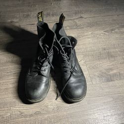 Dr Martens Boots (size 7 W)