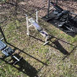 Weight Benches For Sale Delivery Available 

Nice benches in for junior up to adults 
Benches come with bars 
Weights available also
Delivery Availabl