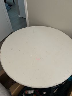 Round white wood table