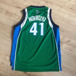 Dirk Nowitzki Dallas Mavericks jersey