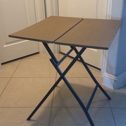 SMALL TABLE FOLDING NEBRASKA FURNITURE $25 SERIOUS BUYERS PLEASE