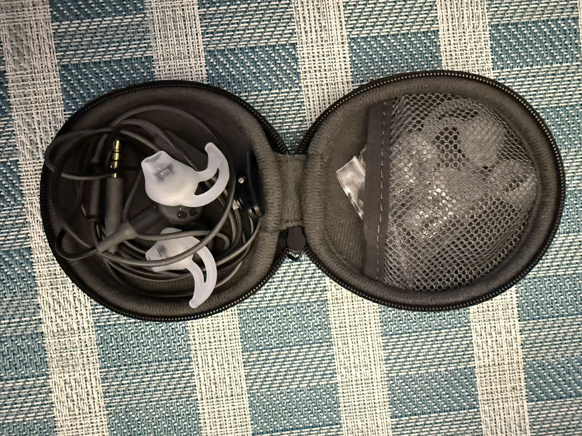 Bose Wired Soundsport Earbuds With Case And Extra Ear Tips