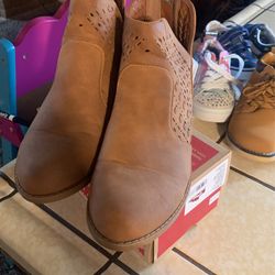 Women Size 7.5 Boots