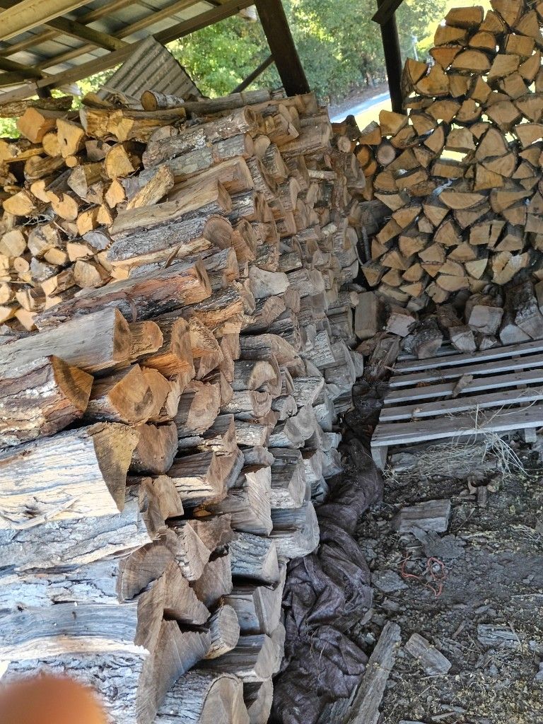 Seasoned Firewood Red And White Oak.