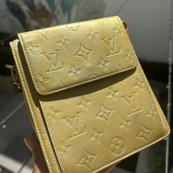 Louis Vuitton Vernis Monogram Crossbody Bag – Gold Patent Leather Shoulder Purse