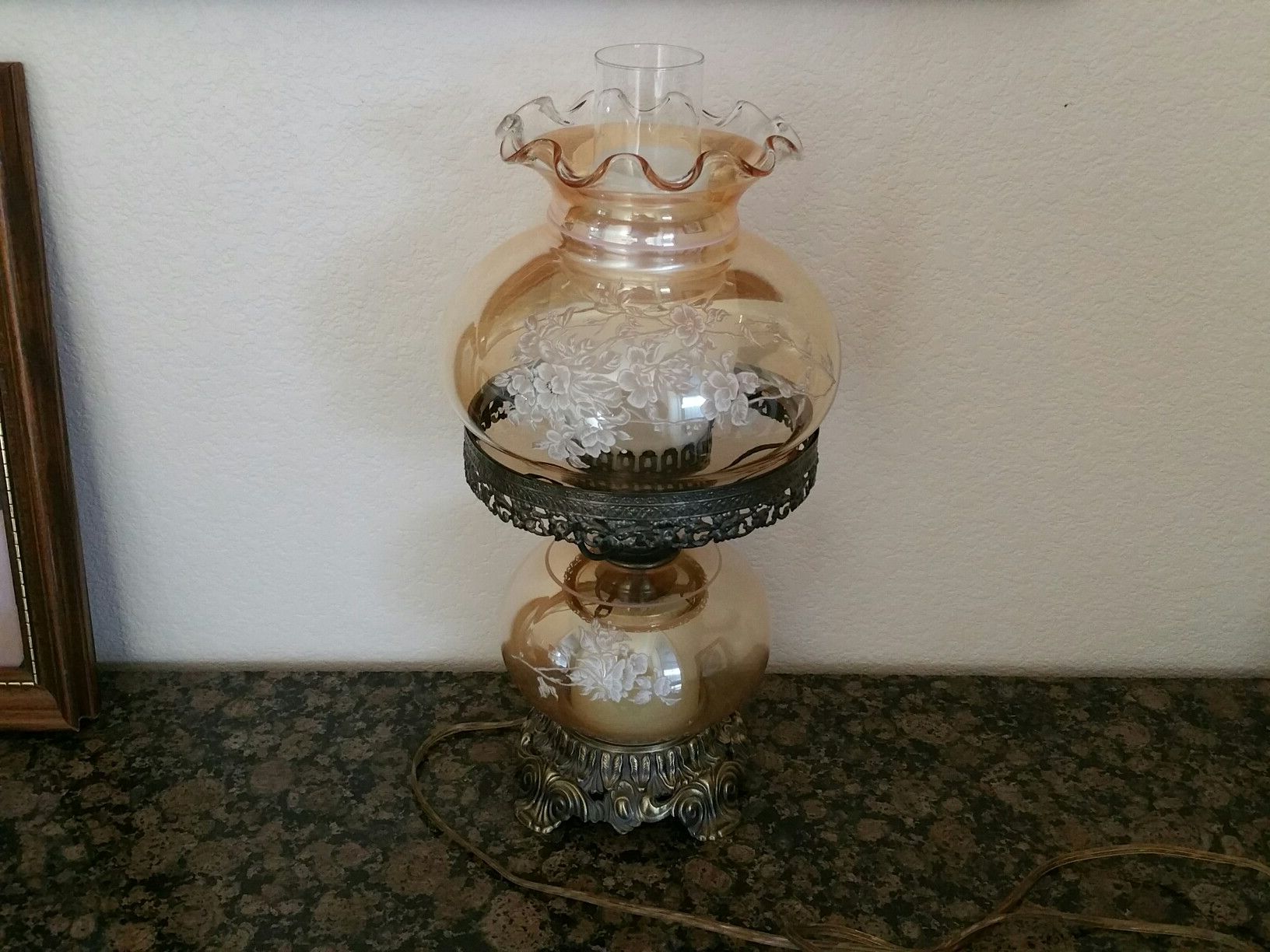 Vintage Glass 2-Bulb Lamp excellent condition rare