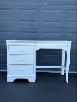 Young America Student Writing Desk by Stanley Furniture