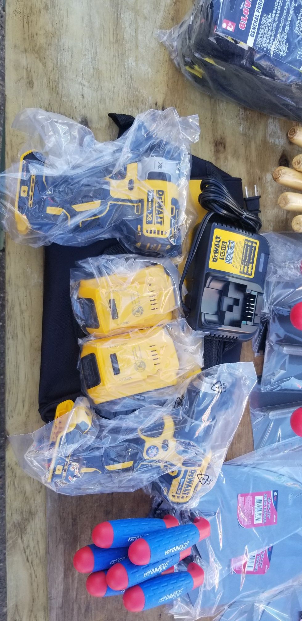 Dewalt 20v XR hammer drill and 3 speed impact kit