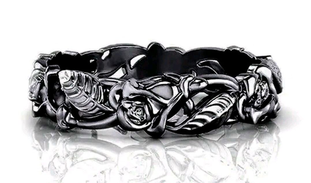 Black Flower Cluster Ring