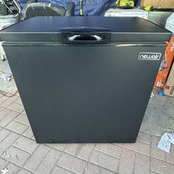 New Air Chest Freezer 