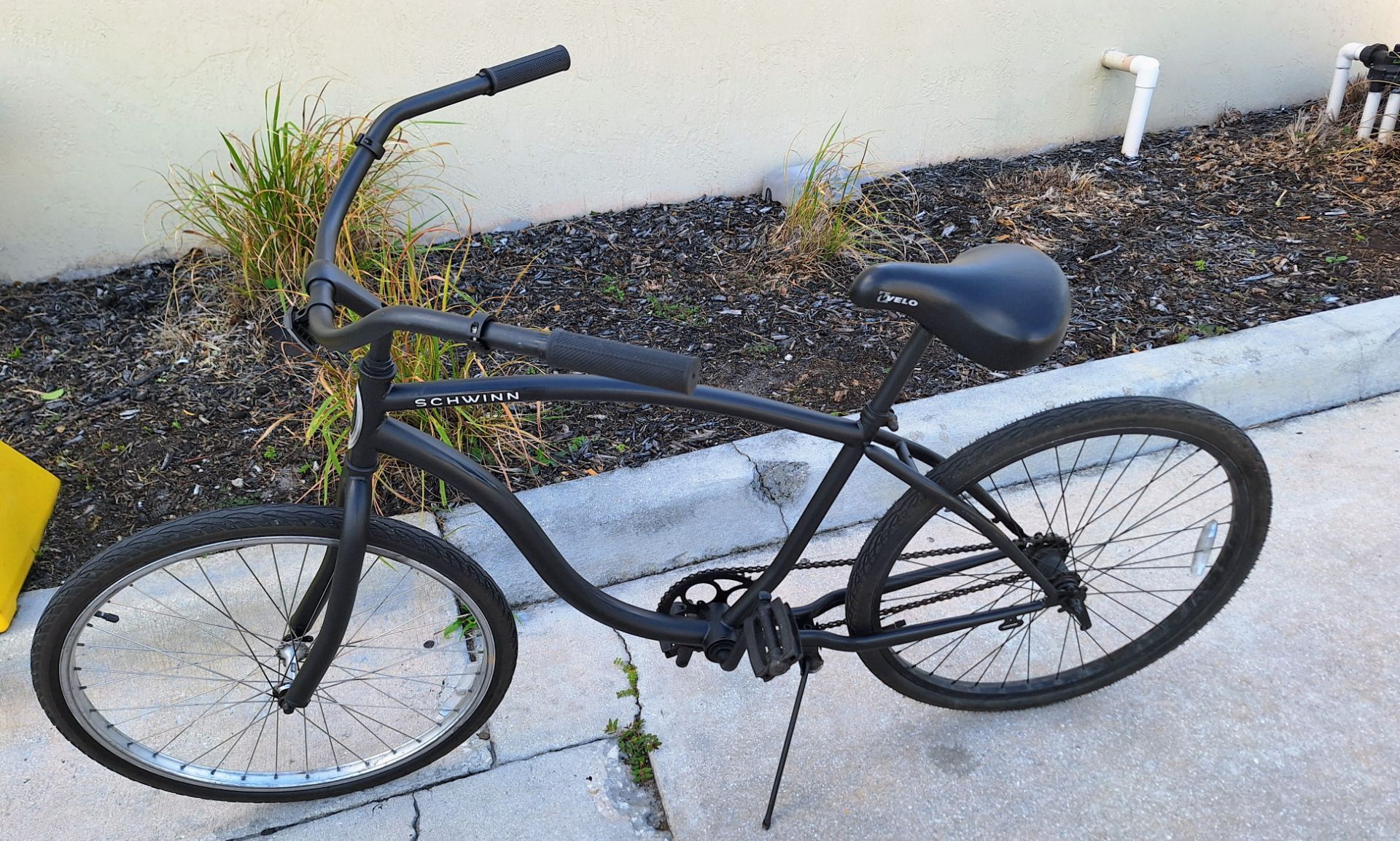 Schwinn S1 cruiser bike matte black