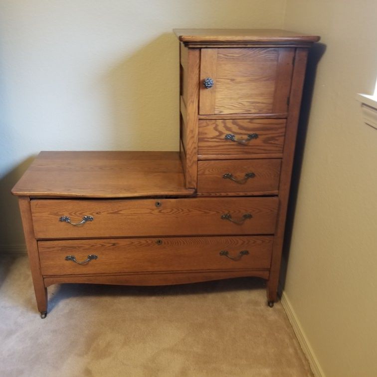 Oak L - Shaped Dresser