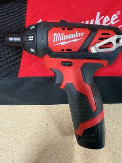 Milwaukee m12 1/4 screw driver