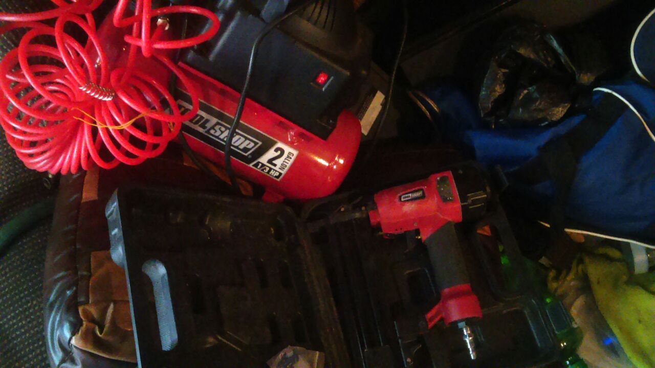 Air pump new with nail gun
