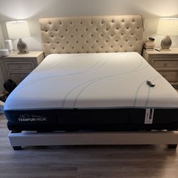King Tempur-pedic w/ Adjustable Base