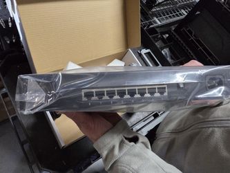 Pakedge SE-8P4 8-Port Gigabit Unmanaged PoE Switch (4 PoE)