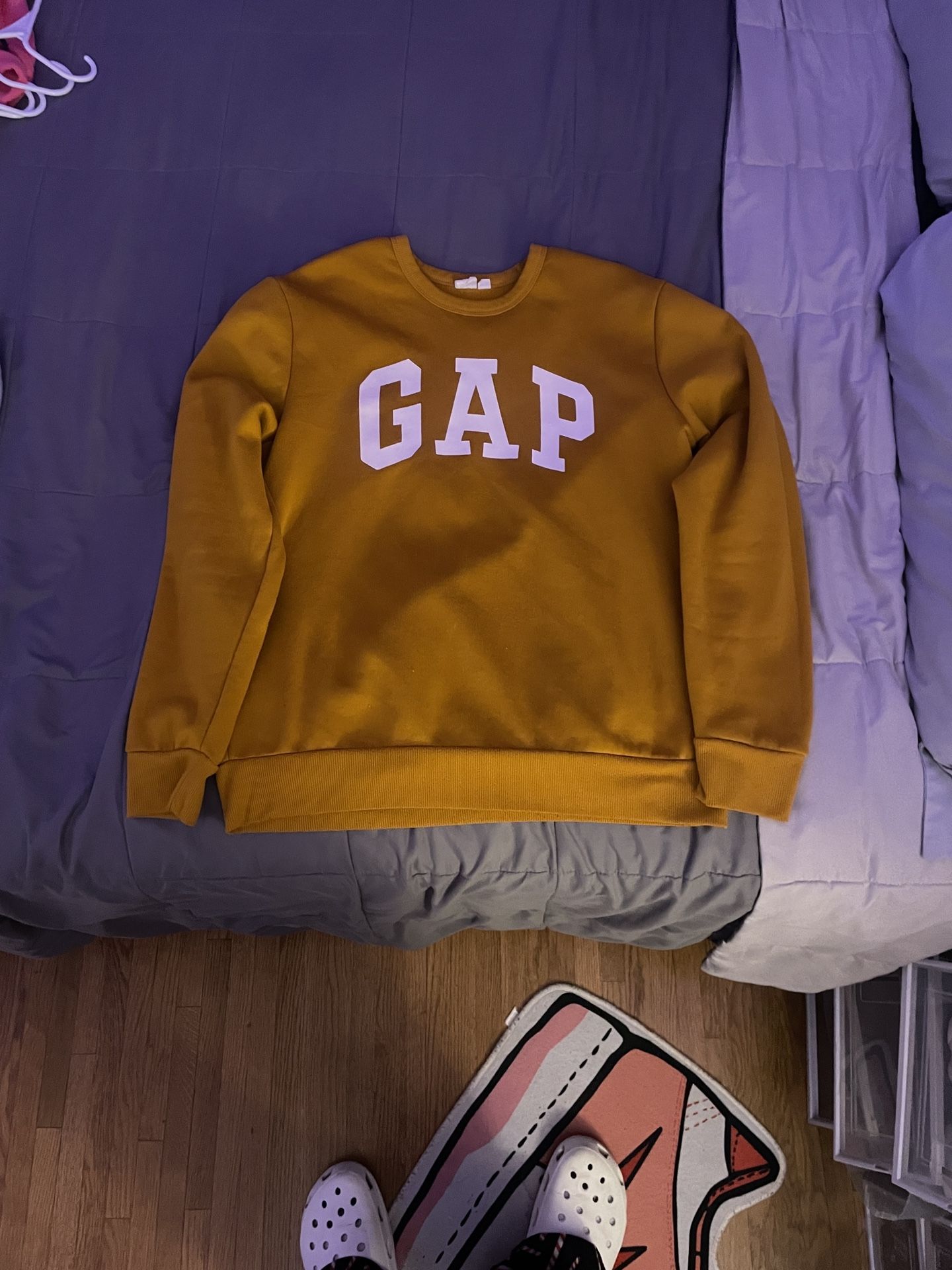 GAP Sweatshirt