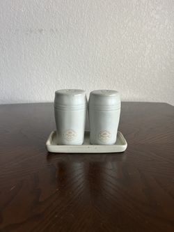 Ceramic Salt And Pepper Shaker Set