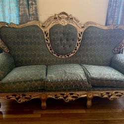 Crown Classic Style sofa