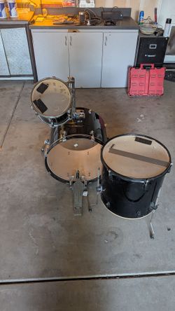 Black drum set