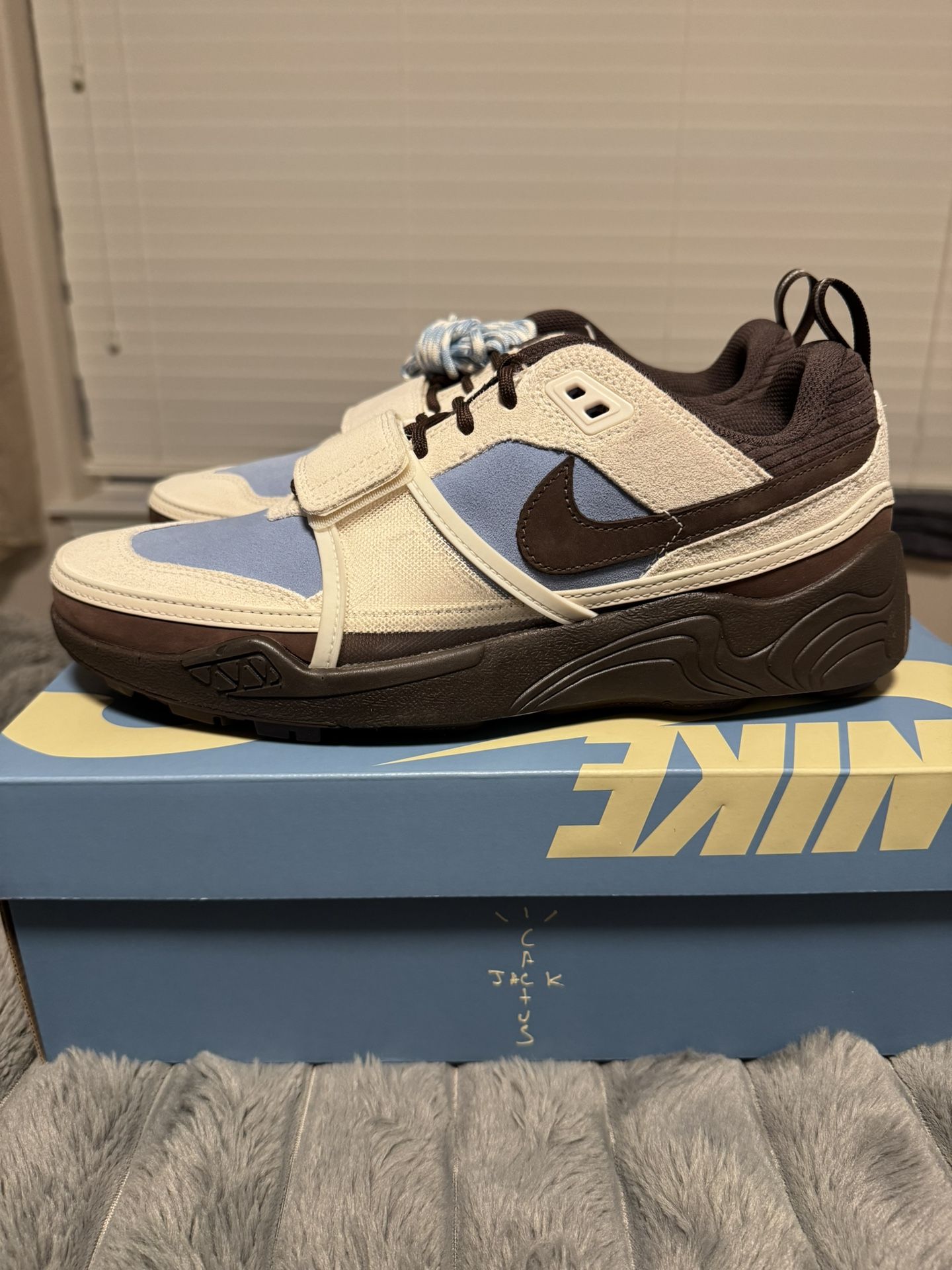 Nike Zoom Field Jaxx (Travis Scotts)