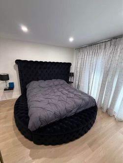 Black velvet King & Queen Round bedframe