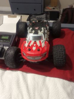 Kraton 4 s.  RC truck