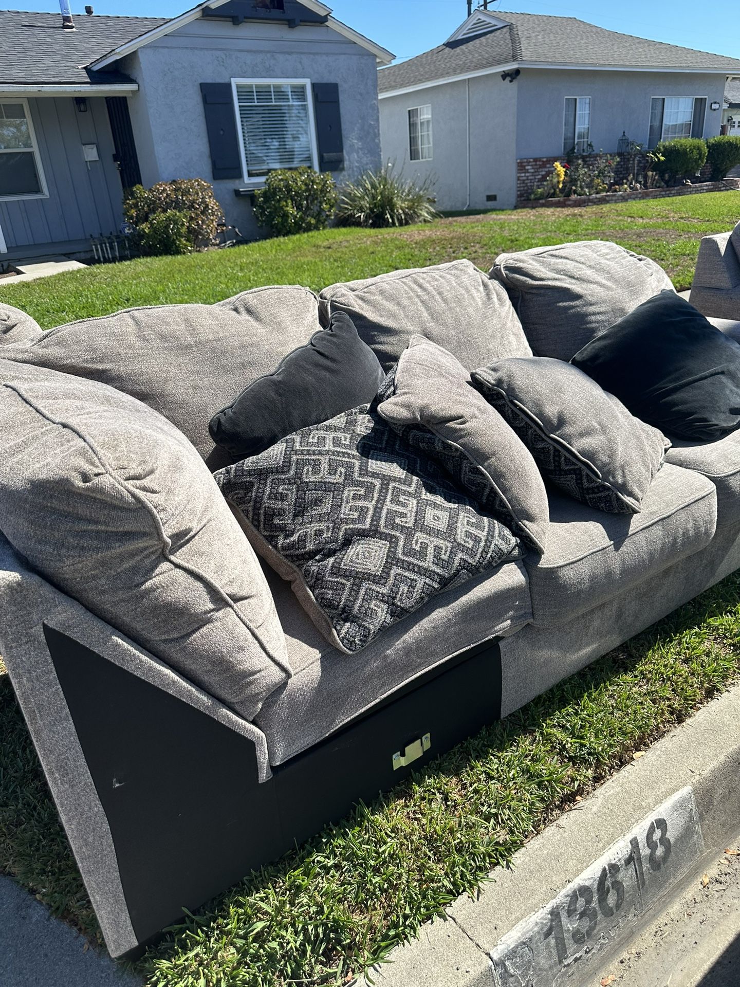 L Shaped Couch Free 