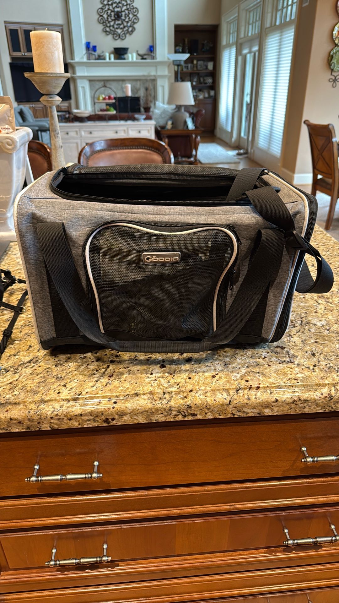 Collapsing Small Dog/Puppy Crate And 5 Harnesses