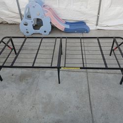 2 Twin Metal Frame Bed