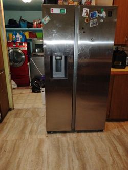 2023 Samsung Fridge Under A 10 Yr Warrantee 500 Obo