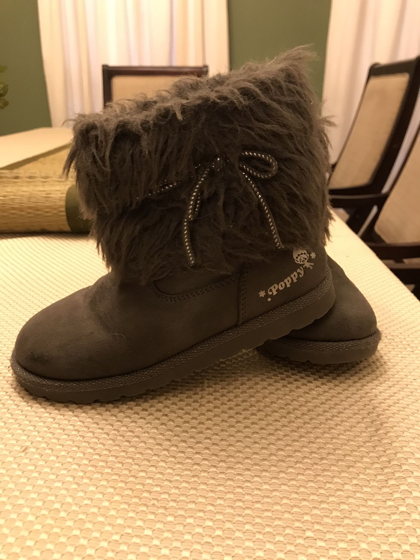 Size 13.5 Girl Gray Boots from Trolls