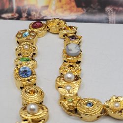 GORGEOUS 14K GOLD PLATED VINTAGE CAMEO BRACELET MULTI STONES & PEARLS  8"INCHES LONG, PRECIOUS VINTAGE PIECE IN 14K GOLD PLATED, VERY UNIQUE BRACELET.