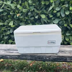 Small White Igloo Marine Ultra Cooler Ice Box Fridge Freezer
