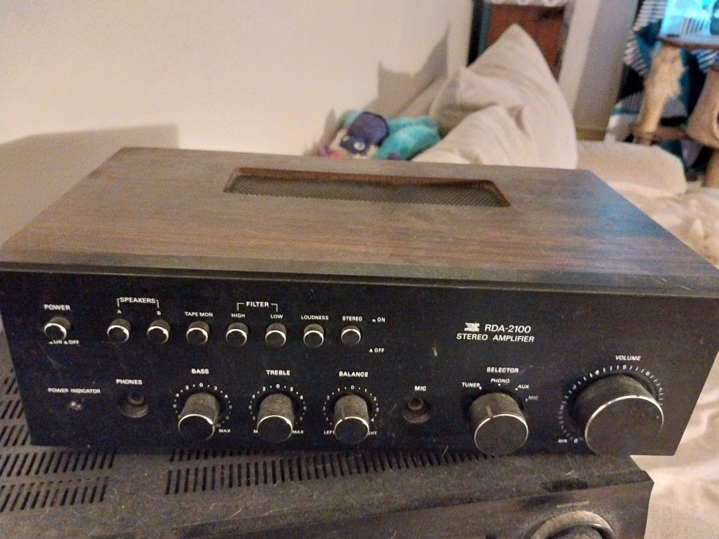 RDA 2100 Stereo amplifier