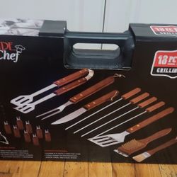 18 piece BBQ grilling set with carrying case - New in Box!