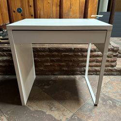 White desk with drawer