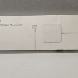Apple (MD592LL/A) 45 Watt Magsafe 2 Power Adapter  With Case