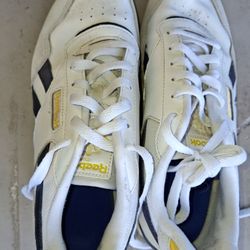 Men's Size 8.5 Reebok Classics Sneakers 