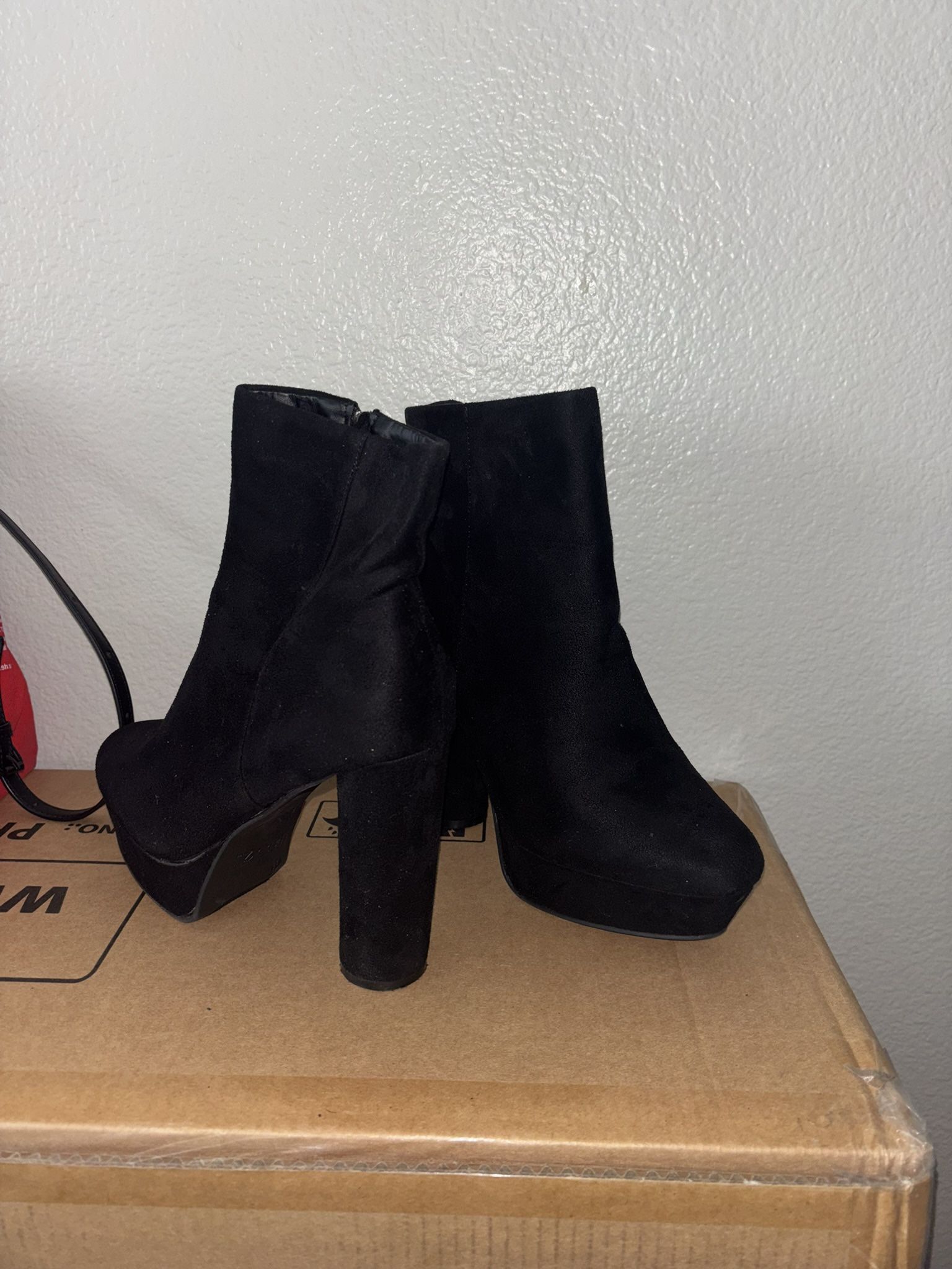 Black Chunky Heeled 