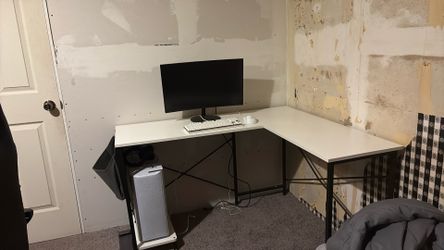White Gaming Desk And Chair