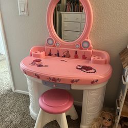 Kids makeup vanity
