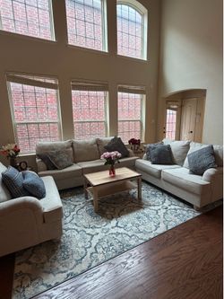 Ashley Furniture Living Room Set + two free side tables with their acessories