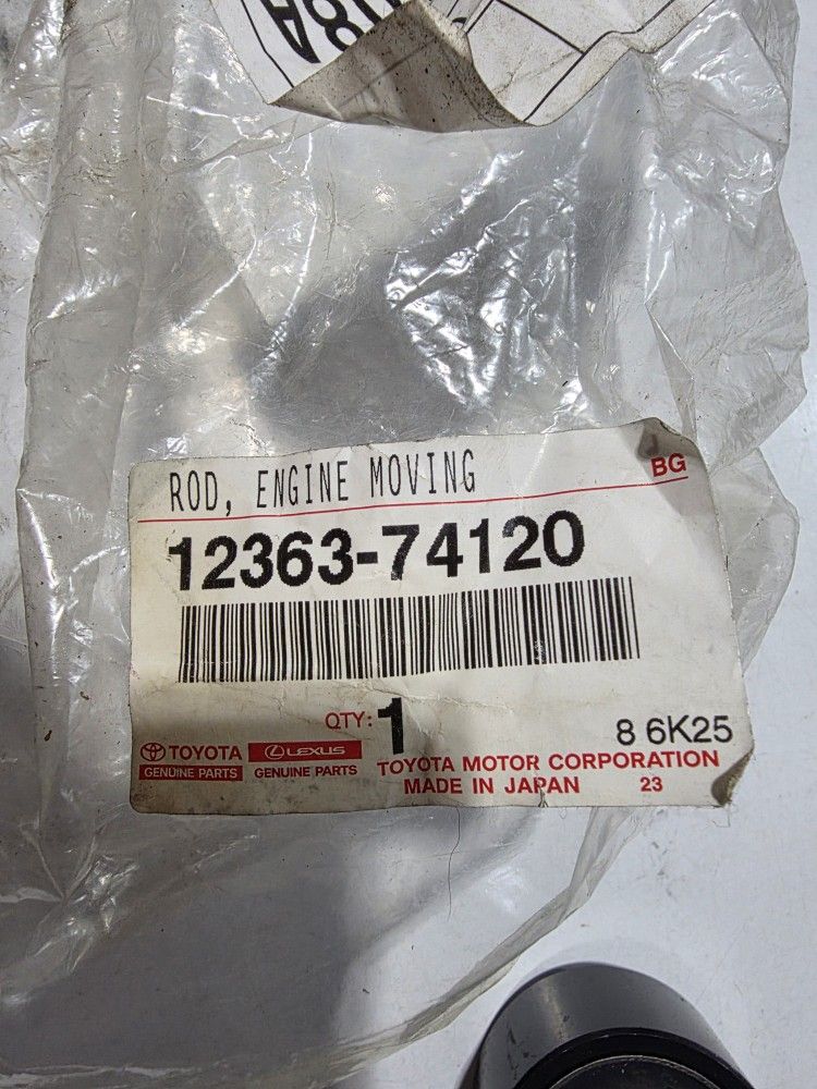 Toyota Camry Dog Bone Mount Oem